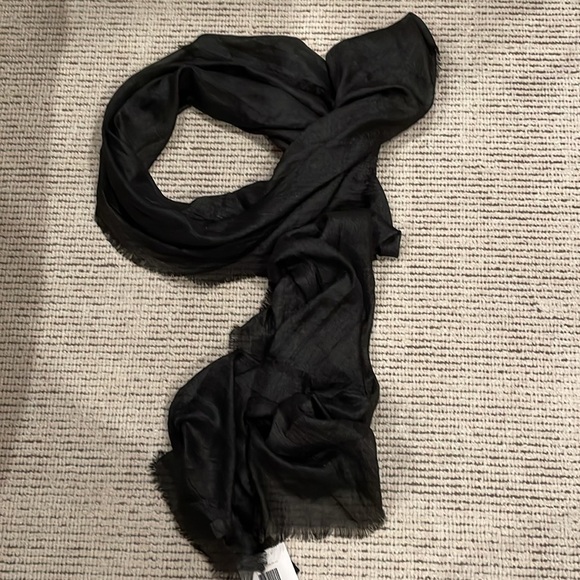 Echo Black Scarf - Picture 6 of 7